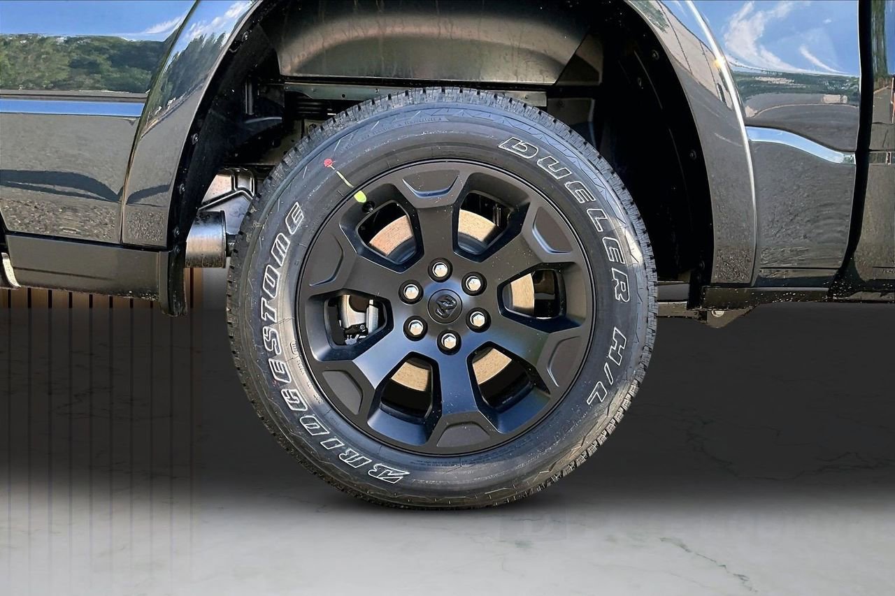 New 2026 RAM 1500 4x4 Crew Cab image 36