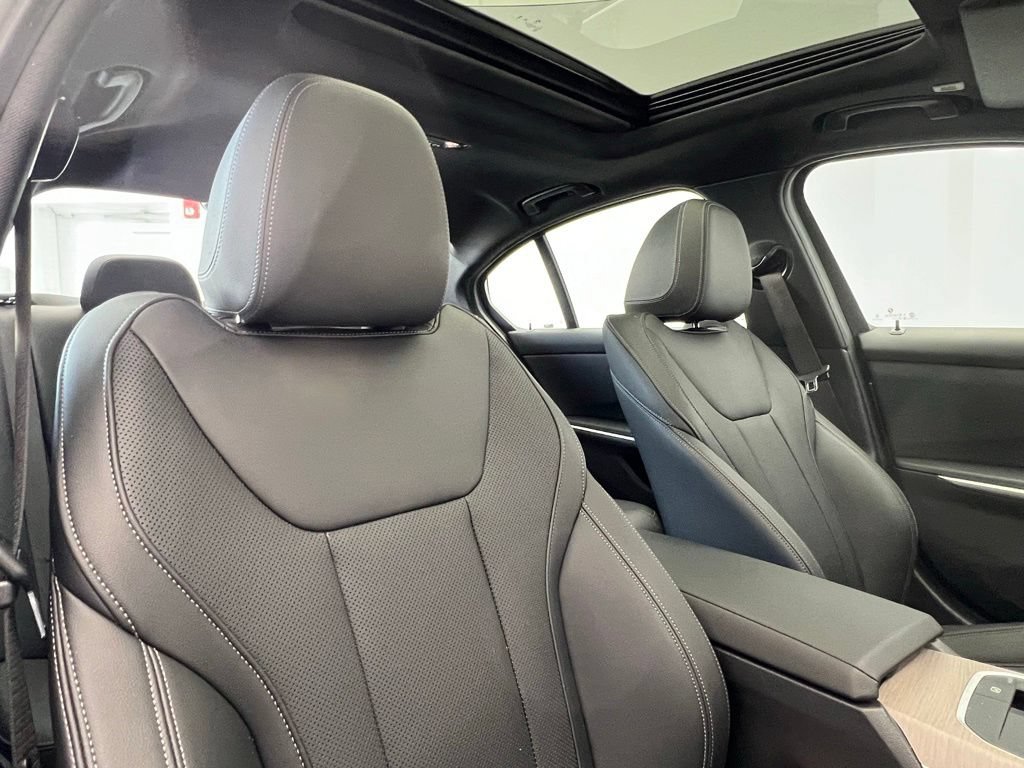Certified 2025 BMW 330i Sedan RWD image 7