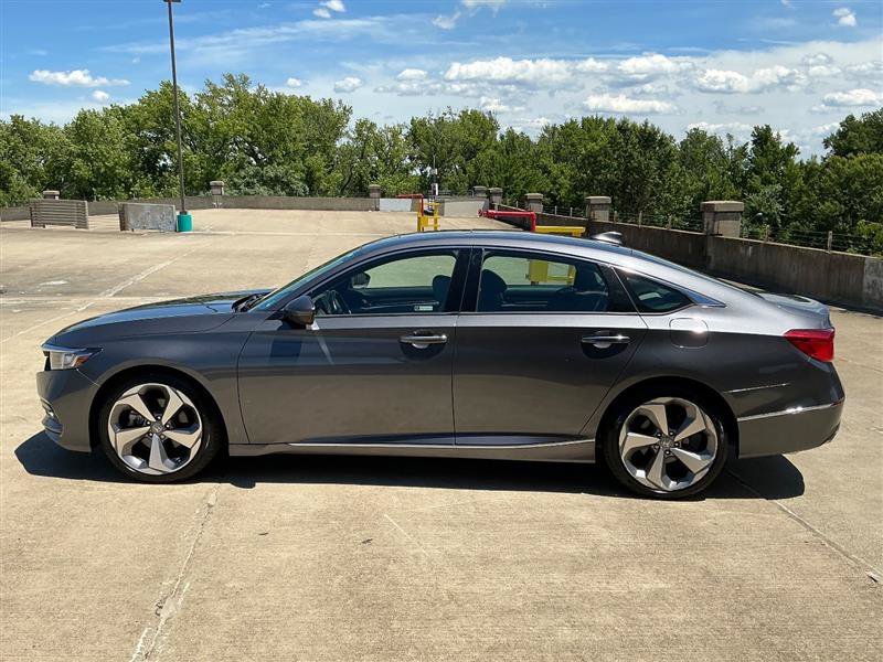 Used 2018 Honda Accord Touring image 3