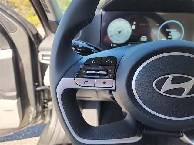 New 2025 Hyundai Elantra Limited image 23