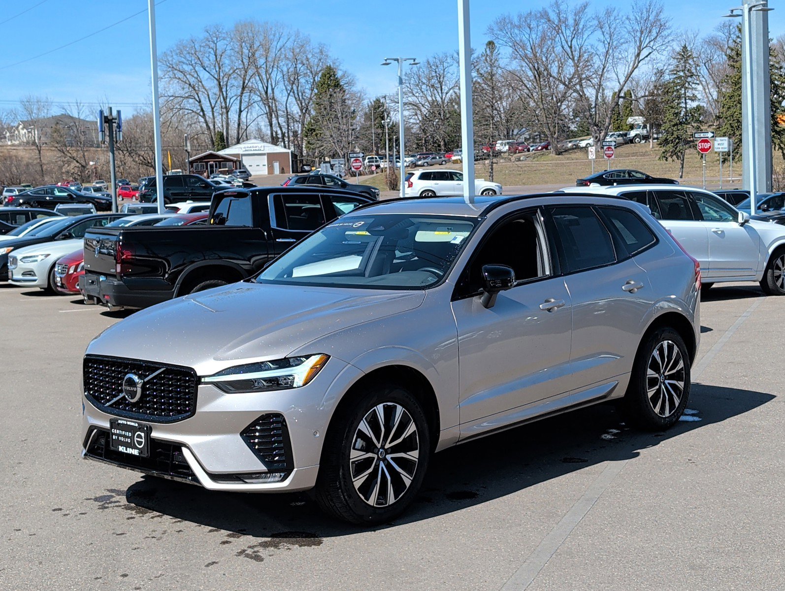 Certified 2025 Volvo XC60 B5 Plus image 3