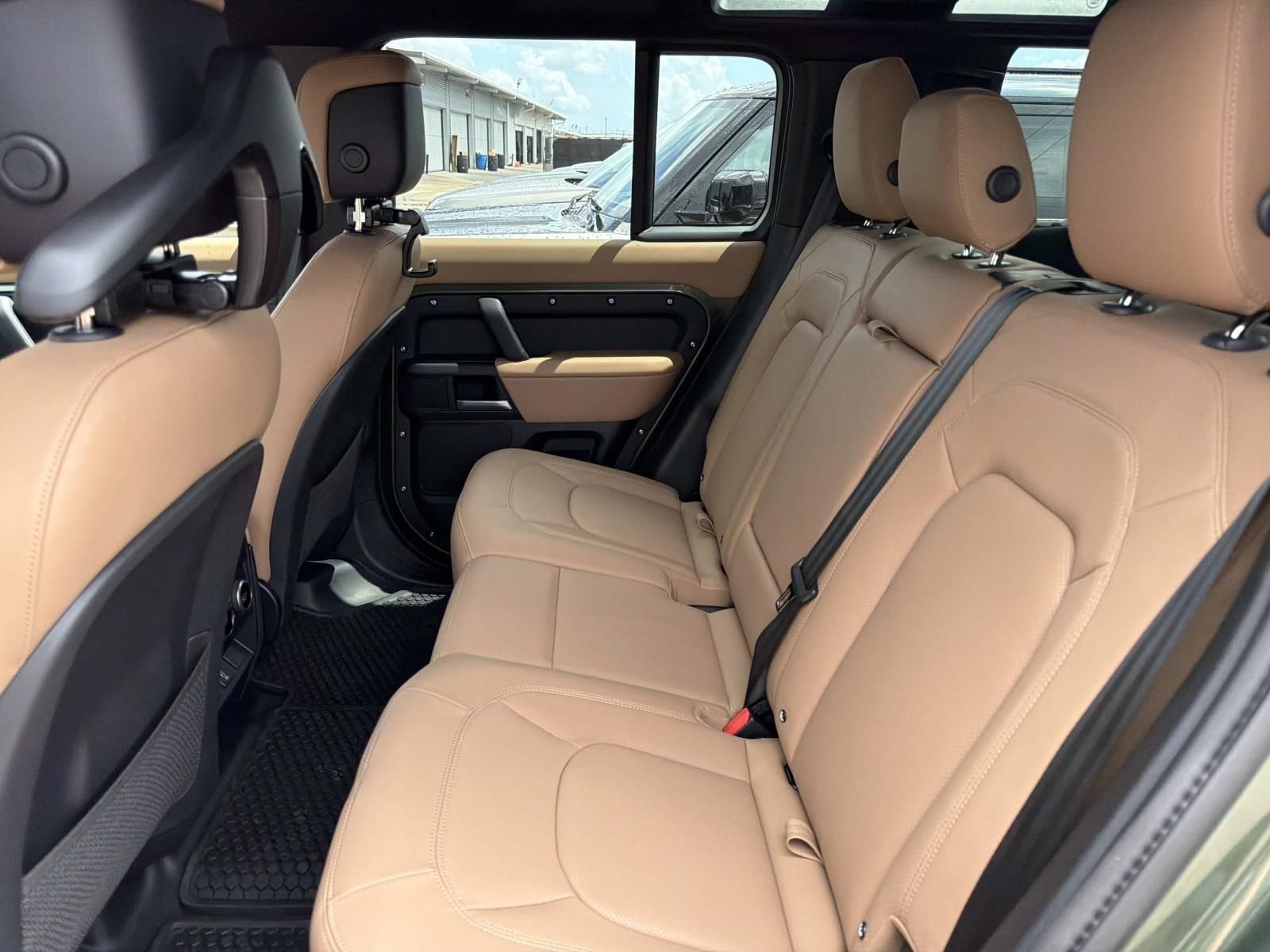 New 2026 Land Rover Defender 110 X-Dynamic SE AWD/4WD image 8