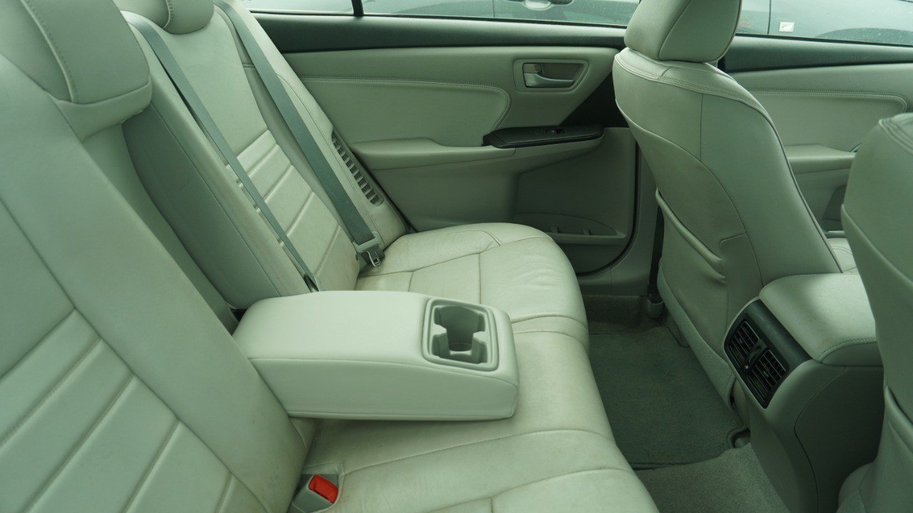 Used 2015 Toyota Camry XLE w/ Moonroof Package FWD image 12