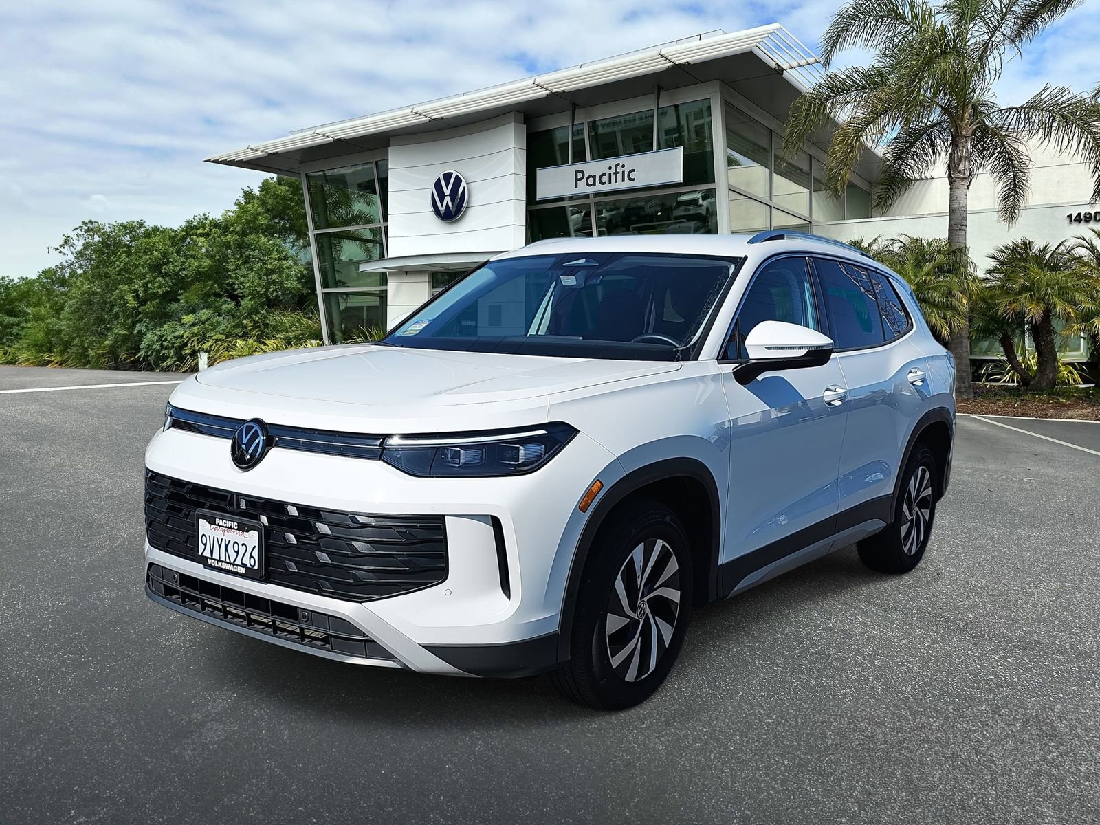 Used 2025 Volkswagen Tiguan S image 1