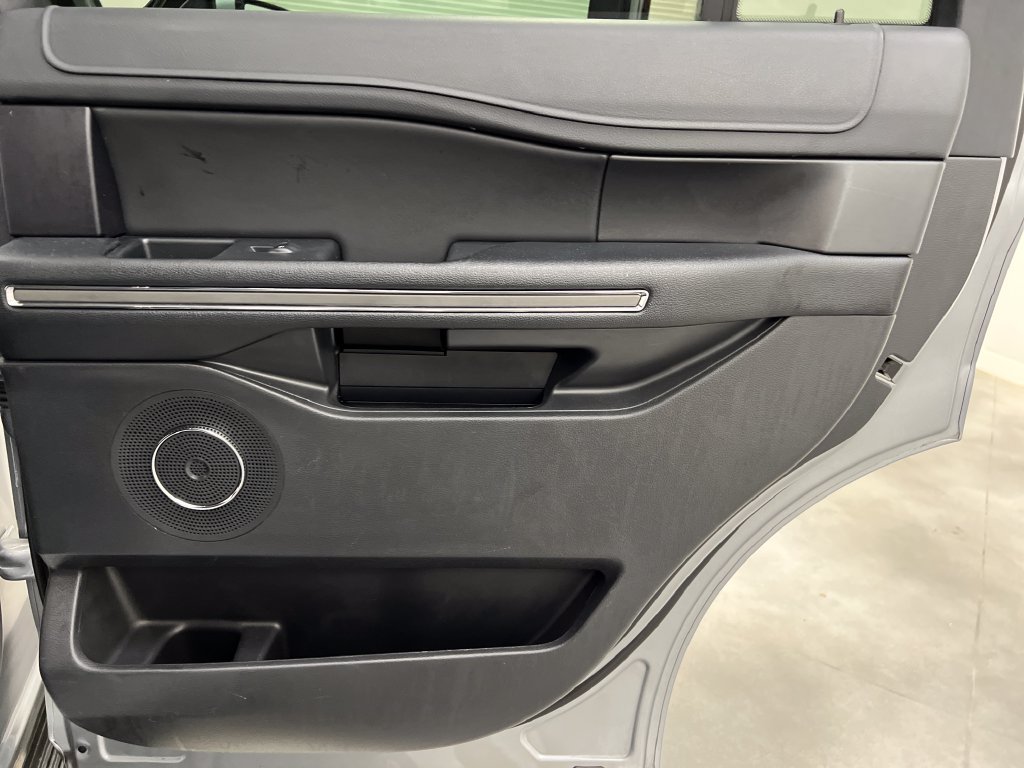 Used 2024 Ford Expedition XLT RWD image 28