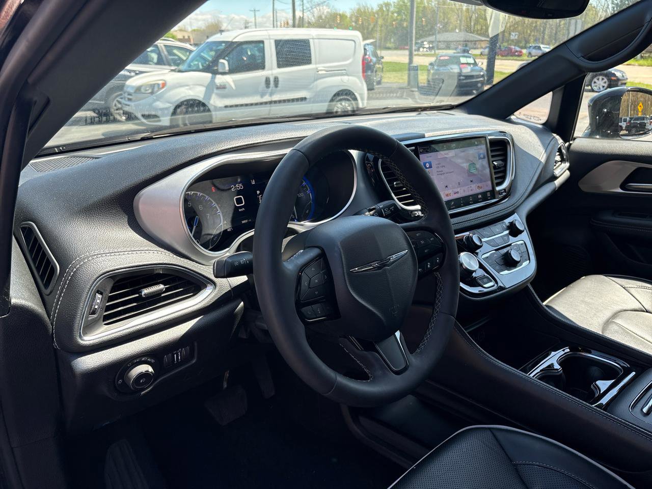 Used 2025 Chrysler Pacifica Limited FWD image 7