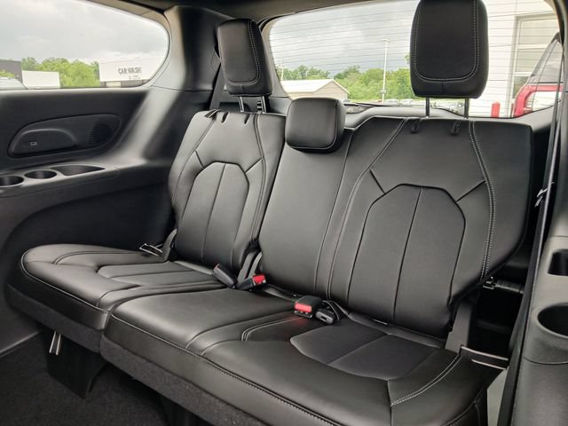 New 2027 Chrysler Pacifica Select FWD image 14