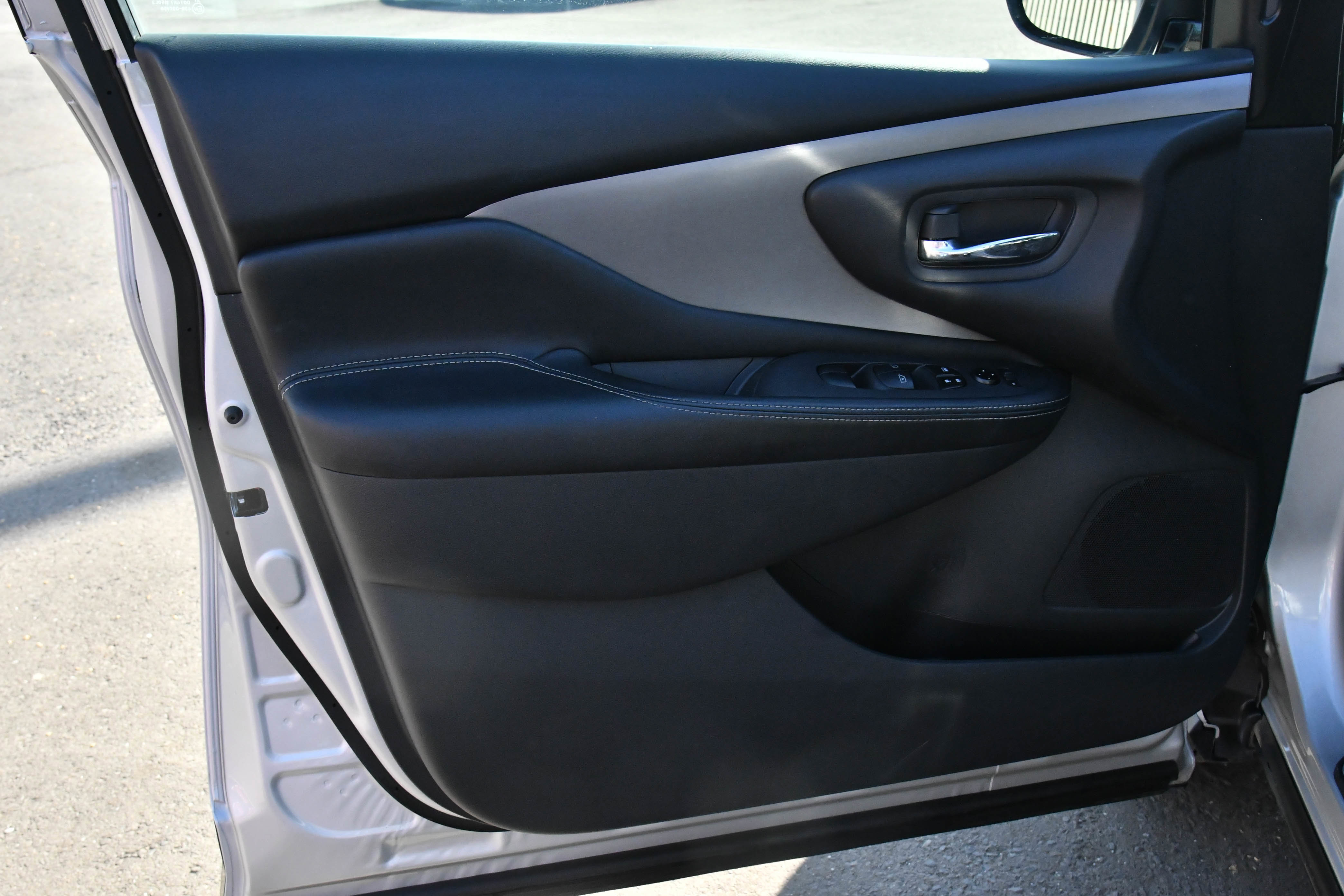 Used 2023 Nissan Murano SV image 14