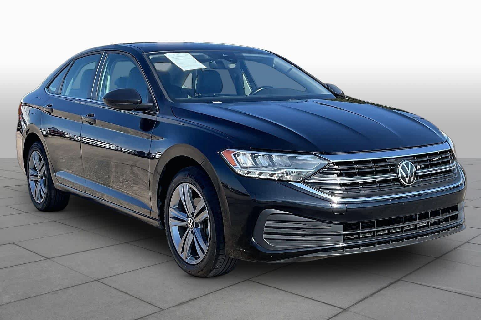 Used 2024 Volkswagen Jetta SE FWD image 3
