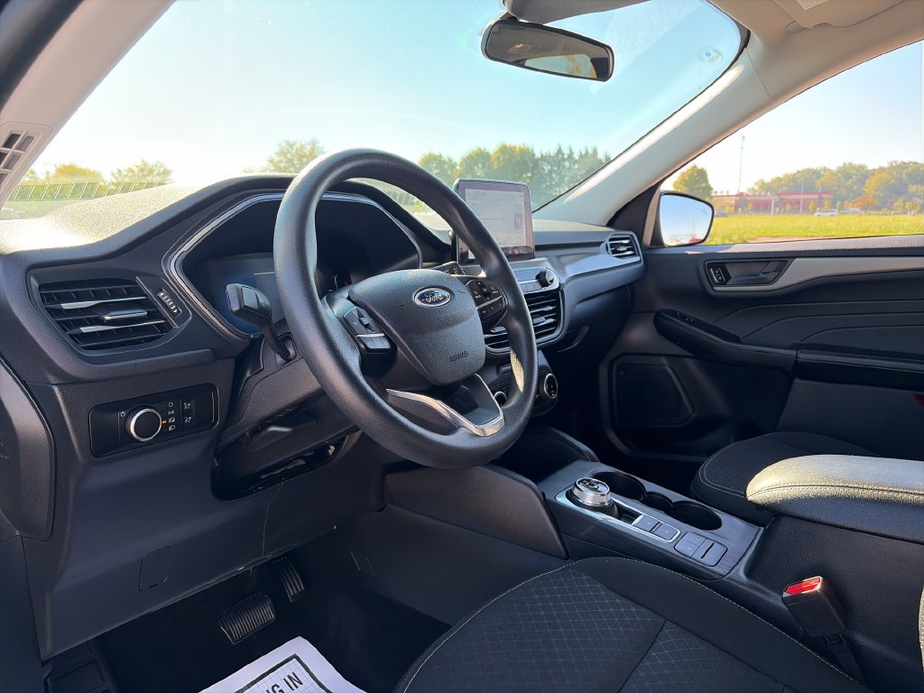 Used 2025 Ford Escape Active AWD/4WD image 14