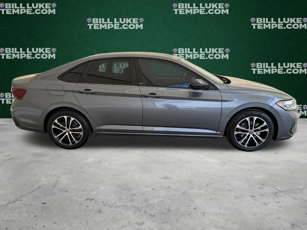 Used 2023 Volkswagen Jetta Sport image 4