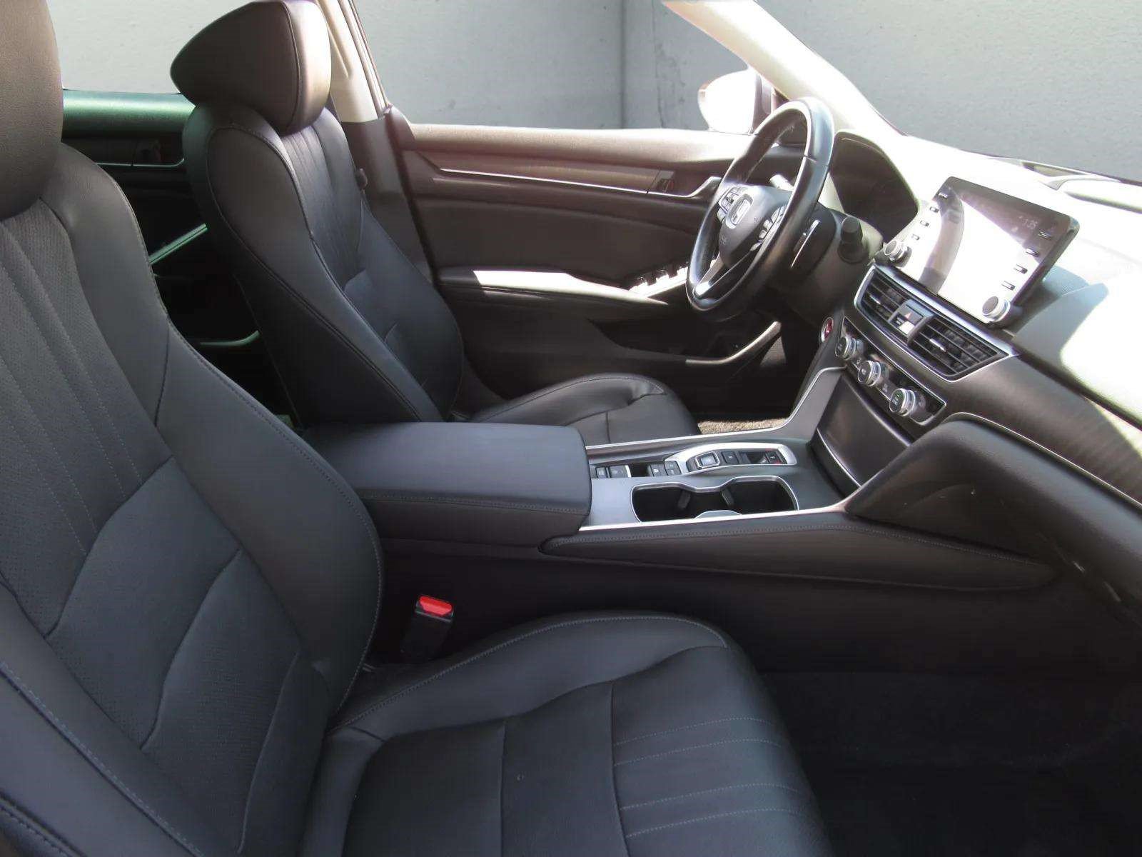 Used 2021 Honda Accord Touring image 9