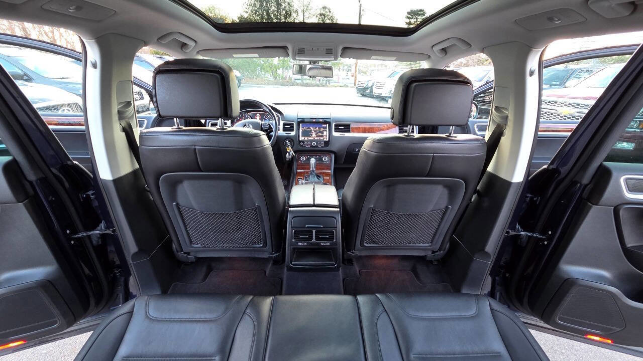 Used 2012 Volkswagen Touareg VR6 image 36
