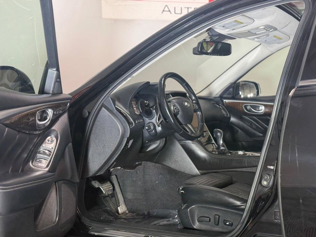 Used 2014 INFINITI Q50 Hybrid w/ Deluxe Technology Package RWD image 10