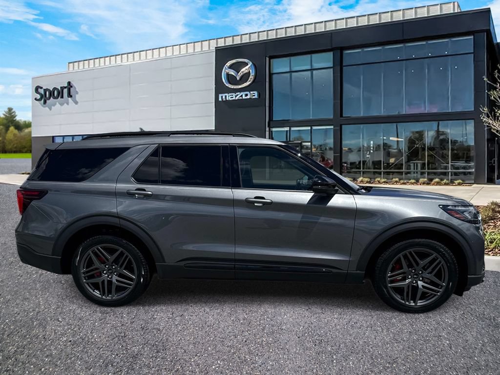 Used 2025 Ford Explorer ST AWD/4WD image 2