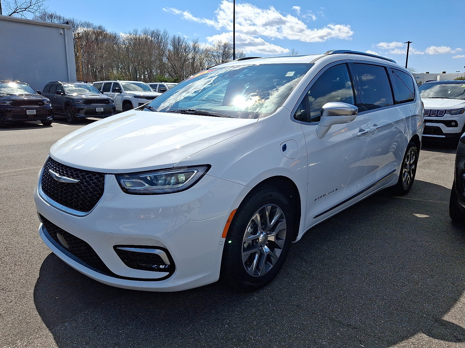 Certified 2024 Chrysler Pacifica Pinnacle image 3