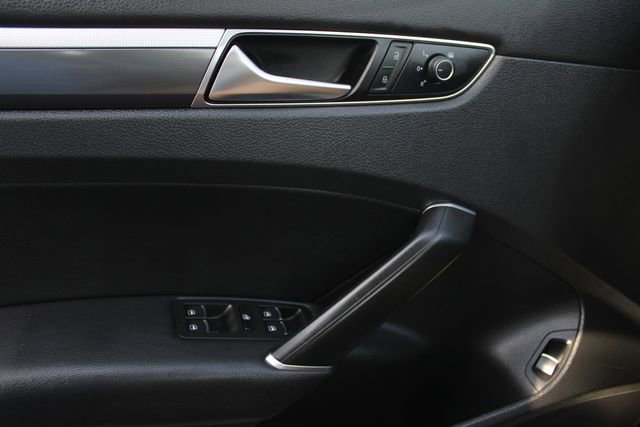 Used 2017 Volkswagen Passat 1.8T R-Line image 12