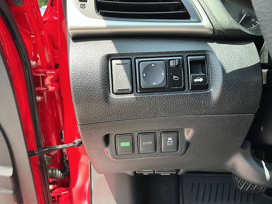 Used 2017 Nissan Sentra SV w/ Driver's Assist Package FWD image 13