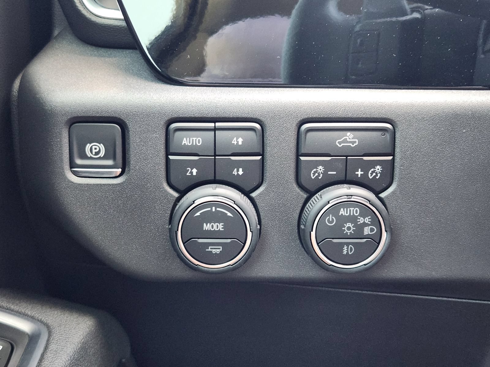 Used 2025 Chevrolet Silverado 1500 LT Trail Boss AWD/4WD image 24