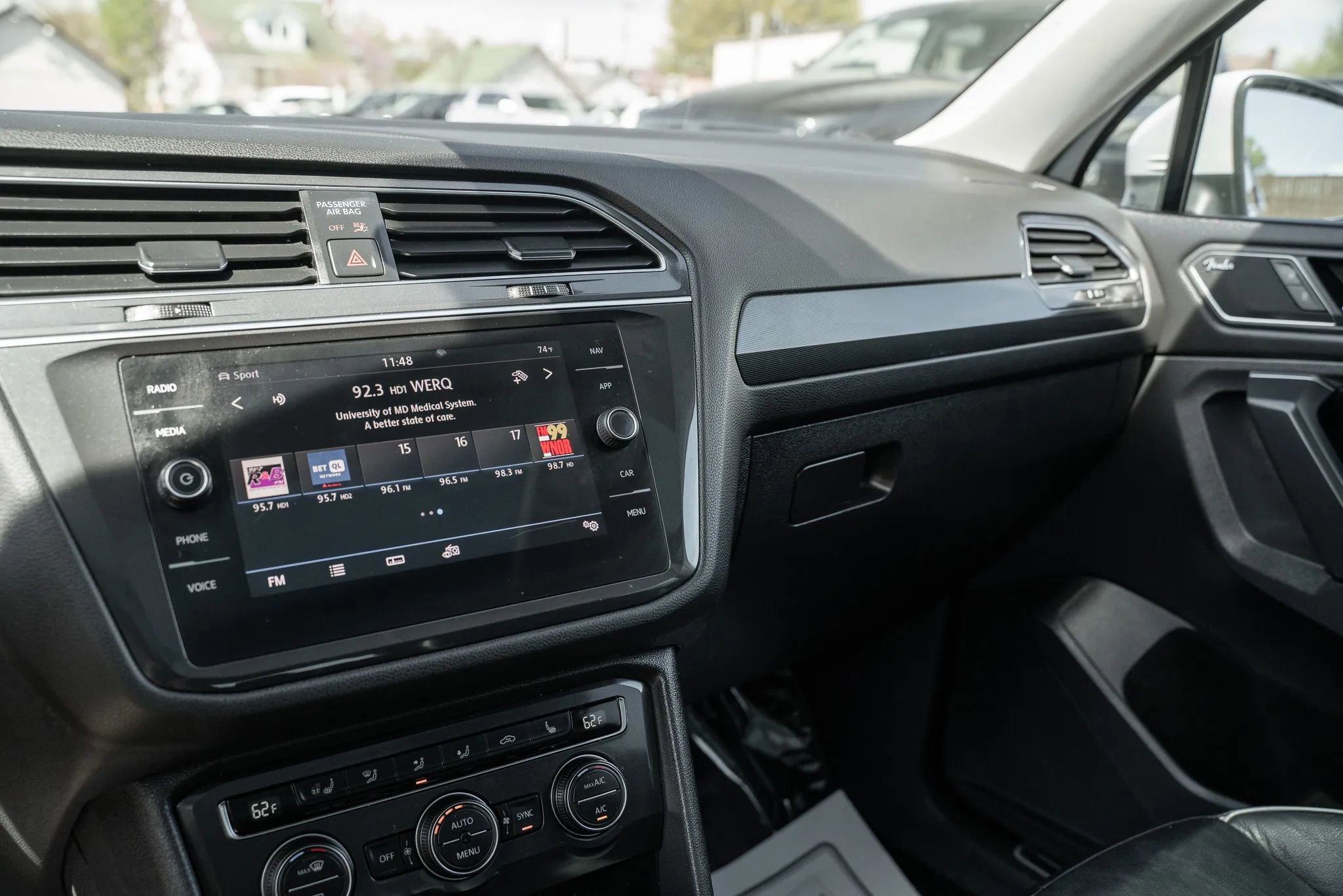 Used 2019 Volkswagen Tiguan SEL Premium AWD/4WD image 24