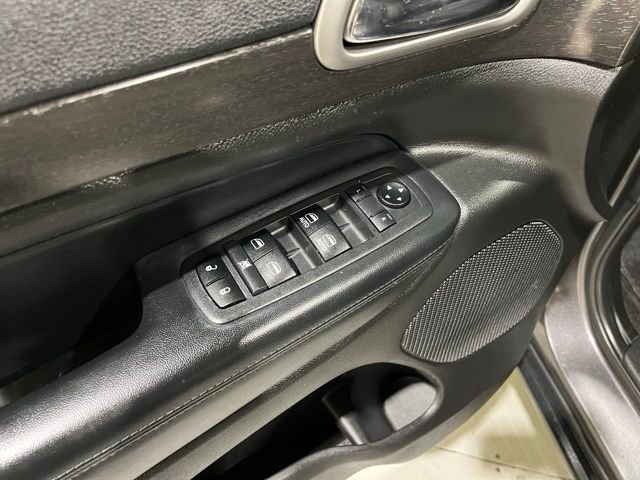 Used 2018 Jeep Grand Cherokee Laredo AWD/4WD image 37
