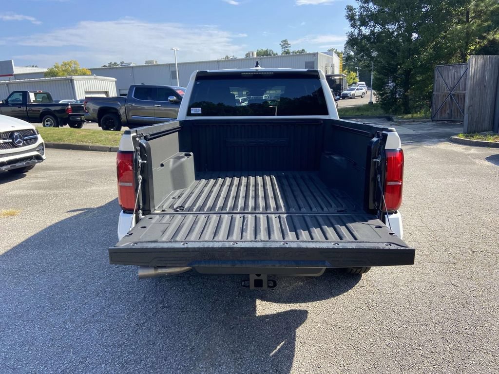 Used 2024 Toyota Tacoma SR5 AWD/4WD image 7