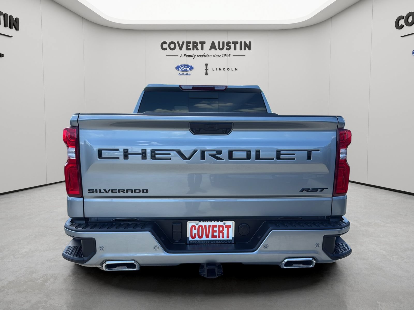 Used 2025 Chevrolet Silverado 1500 RST AWD/4WD image 4