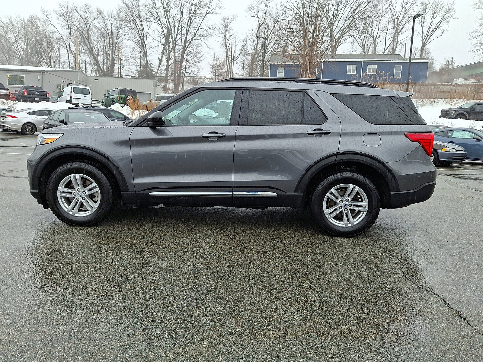 Used 2022 Ford Explorer XLT image 6