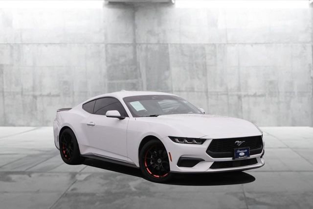 Used 2025 Ford Mustang Coupe RWD image 2