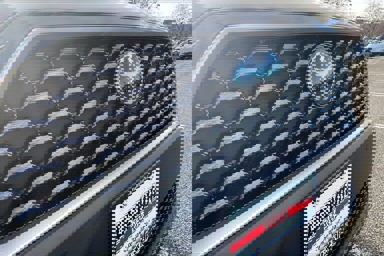 Used 2025 Toyota Corolla Cross XLE image 28