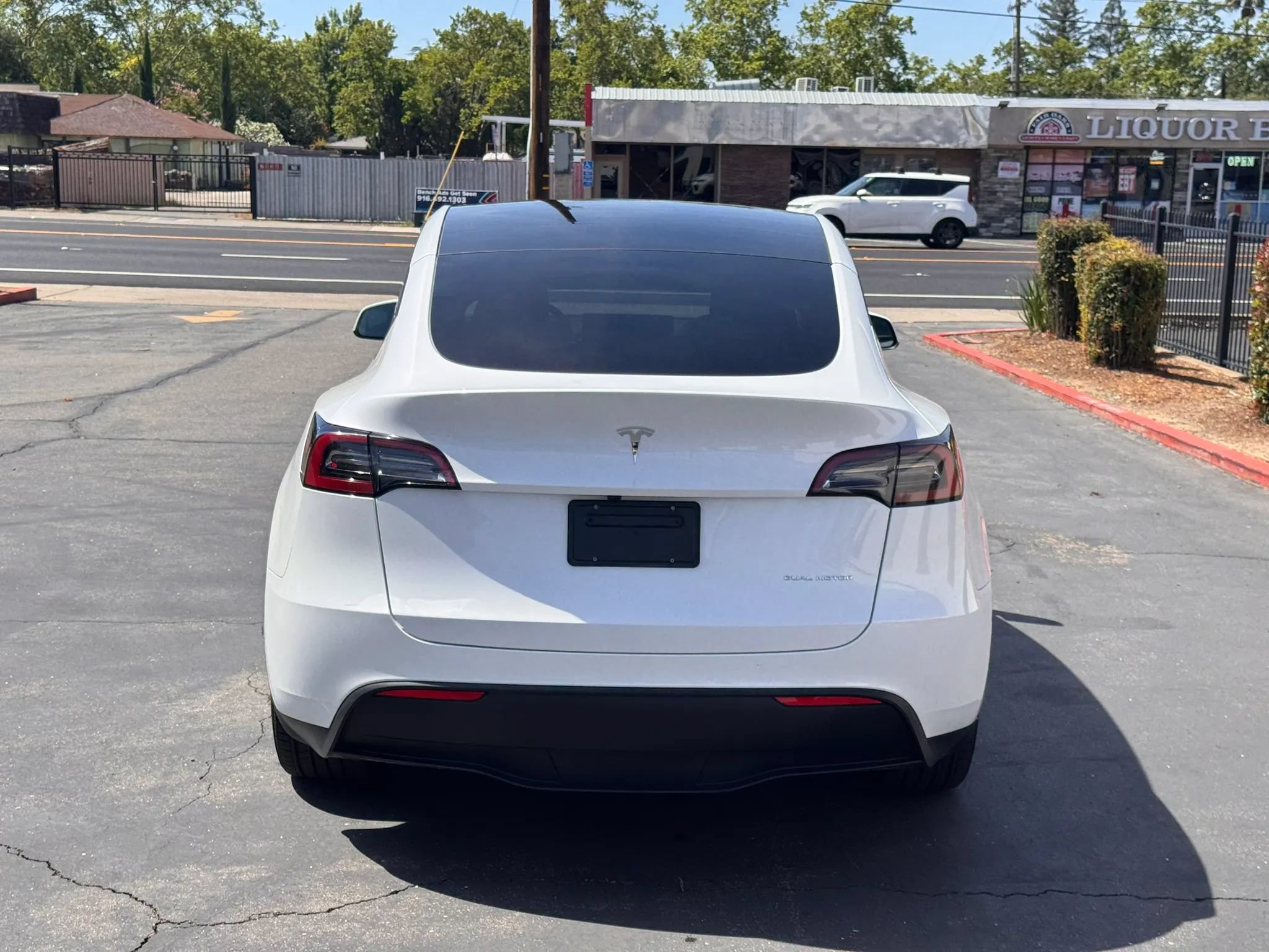 Used 2024 Tesla Model Y Long Range AWD/4WD image 5