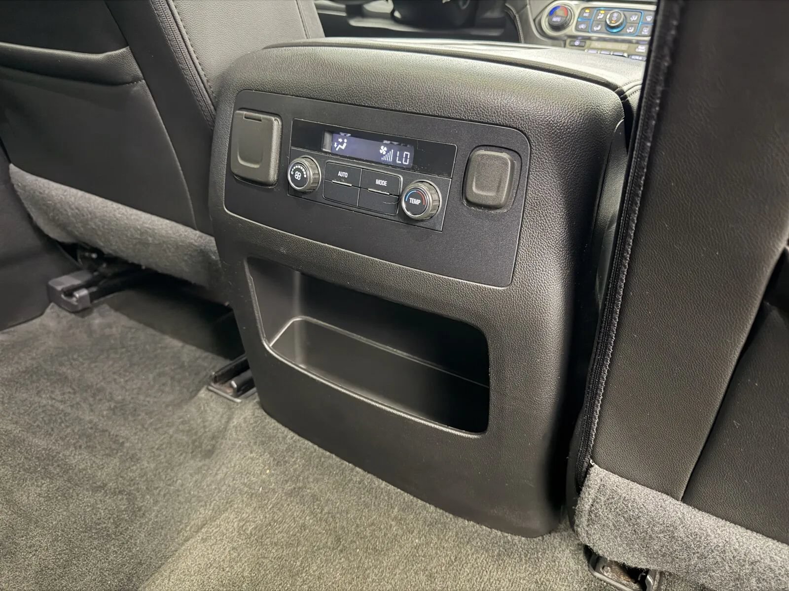 Used 2018 Chevrolet Suburban LT AWD/4WD image 27