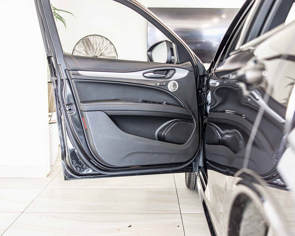 New 2025 Alfa Romeo Stelvio Sprint image 33