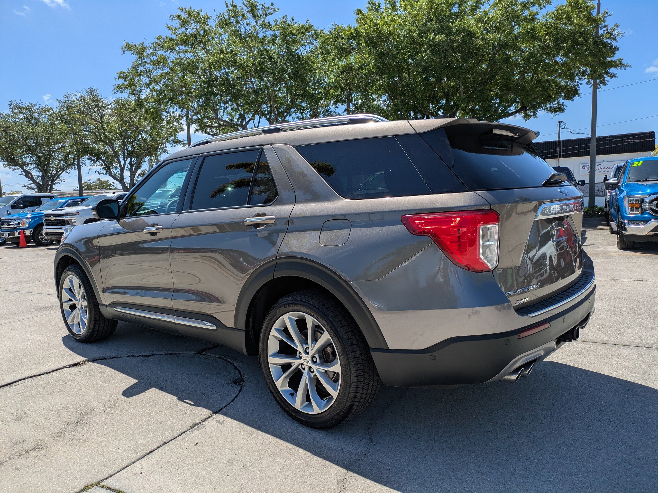 Certified 2021 Ford Explorer Platinum w/ Equipment Group 601A AWD/4WD image 6