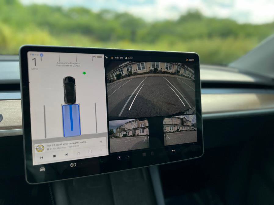 Used 2022 Tesla Model Y Long Range image 24