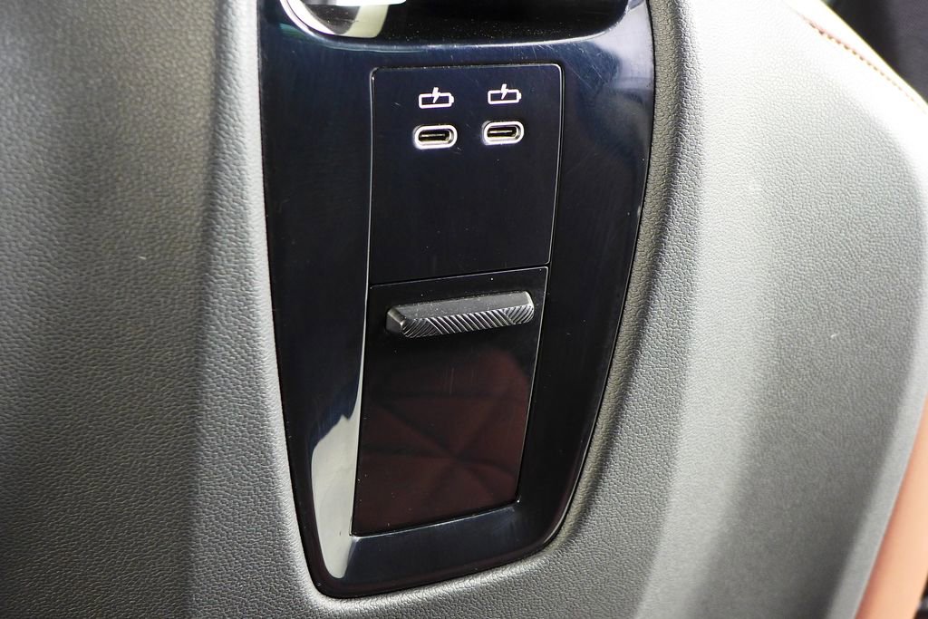 Used 2023 BMW iX xDrive50 w/ Sport Package image 23