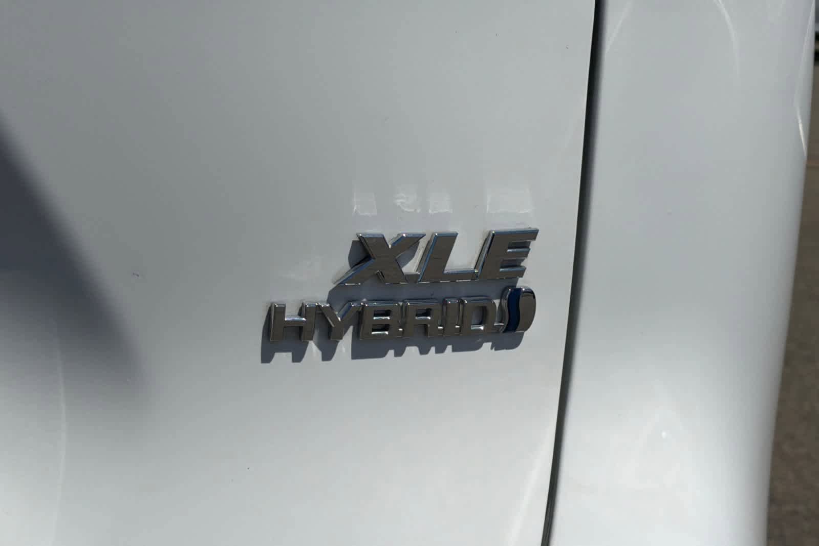 Used 2024 Toyota RAV4 XLE AWD/4WD image 32