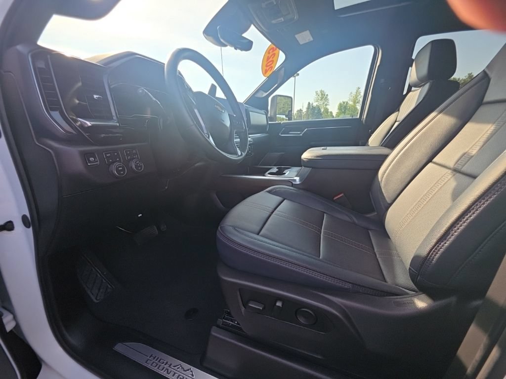 Used 2025 Chevrolet Silverado 2500 High Country w/ High Country Premium Package AWD/4WD image 20