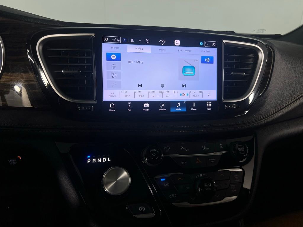 Used 2023 Chrysler Pacifica Pinnacle image 20