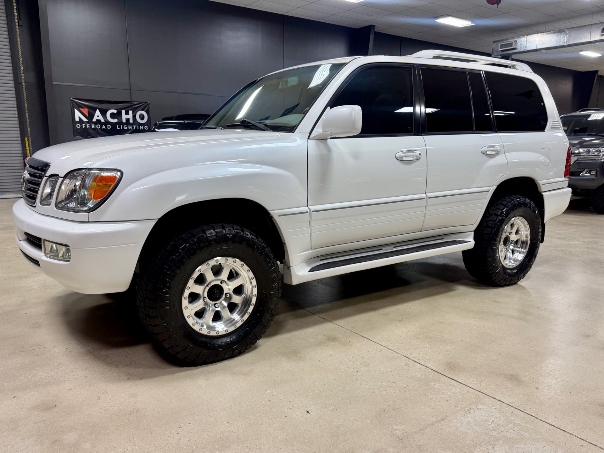 Used 2006 Lexus LX 470 4WD w/ Preferred Accessory Pkg image 9