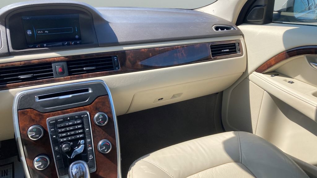 Used 2013 Volvo XC70 3.2 image 14