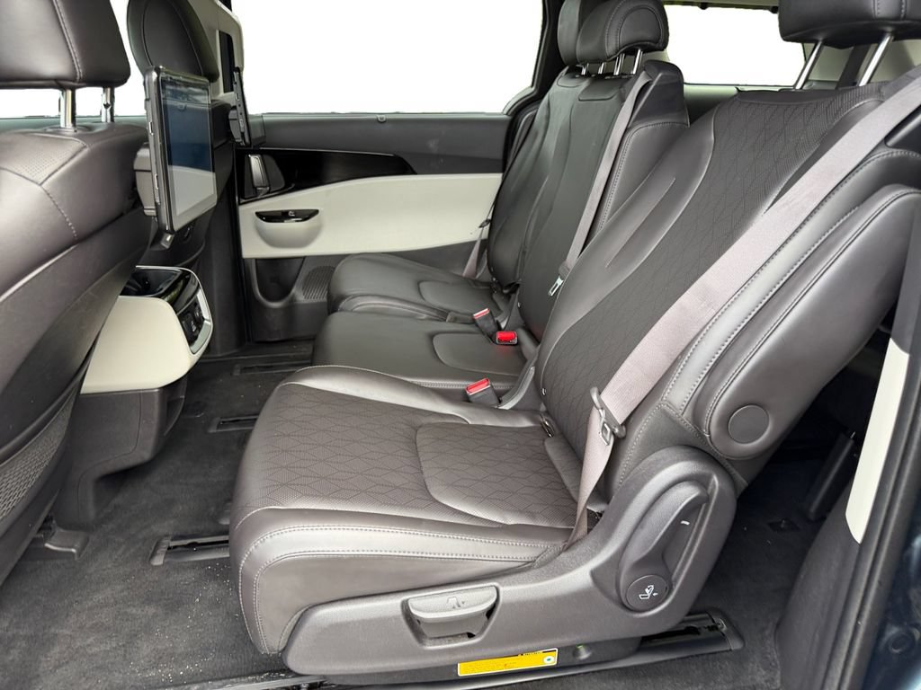Certified 2022 Kia Carnival SX FWD image 12