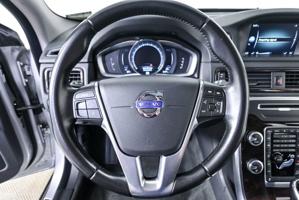 Used 2016 Volvo XC70 T5 Premier w/ Proximity Package AWD/4WD image 9