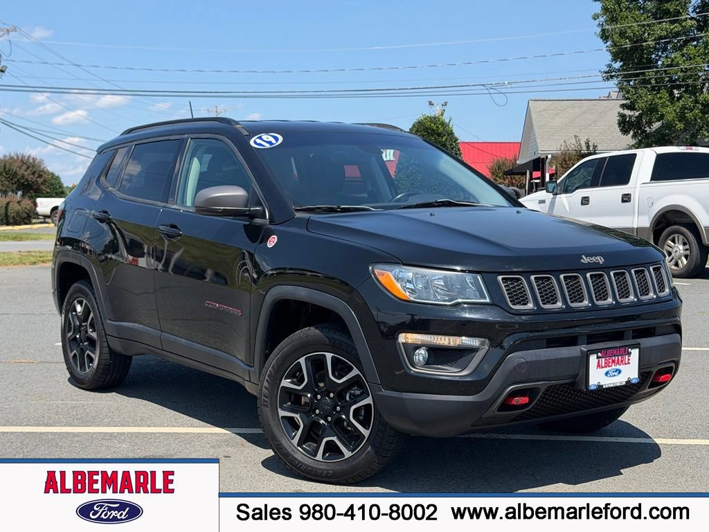Used 2019 Jeep Compass Trailhawk w/ Cold Weather Group AWD/4WD image 1