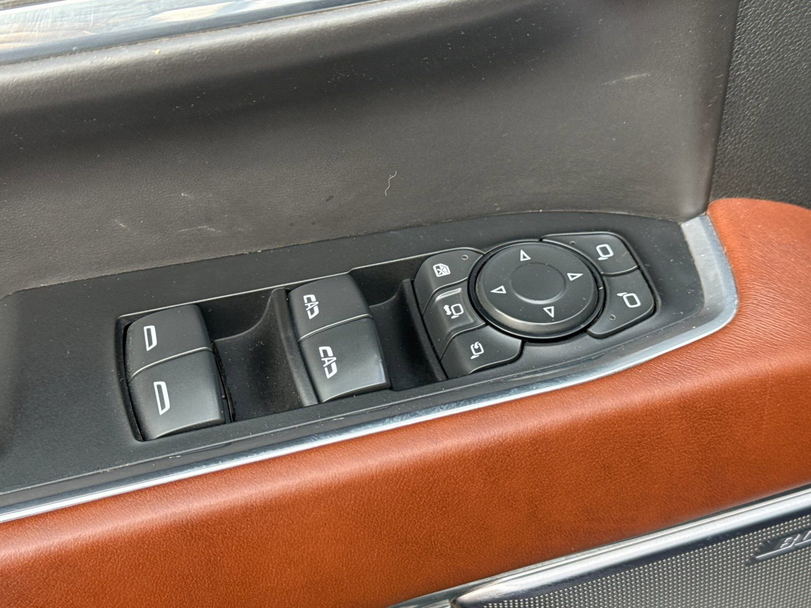 Used 2024 GMC Sierra 3500 Denali Ultimate image 11