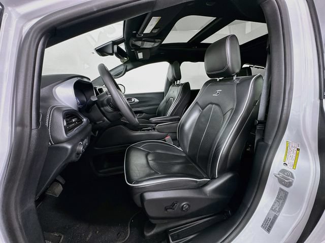 Used 2025 Chrysler Pacifica Limited FWD image 11