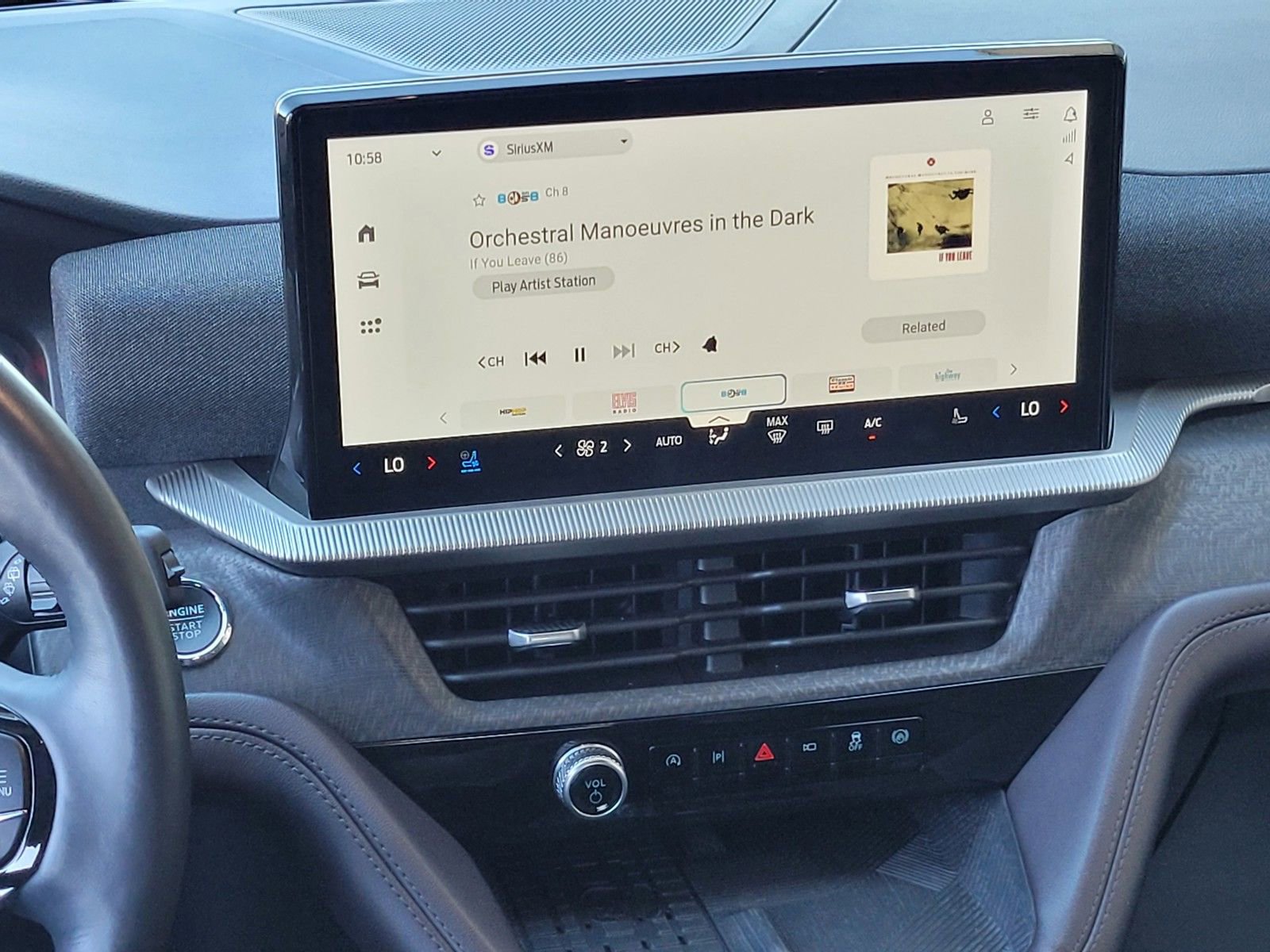 Used 2025 Ford Explorer Platinum w/ LUX Leather Package image 16