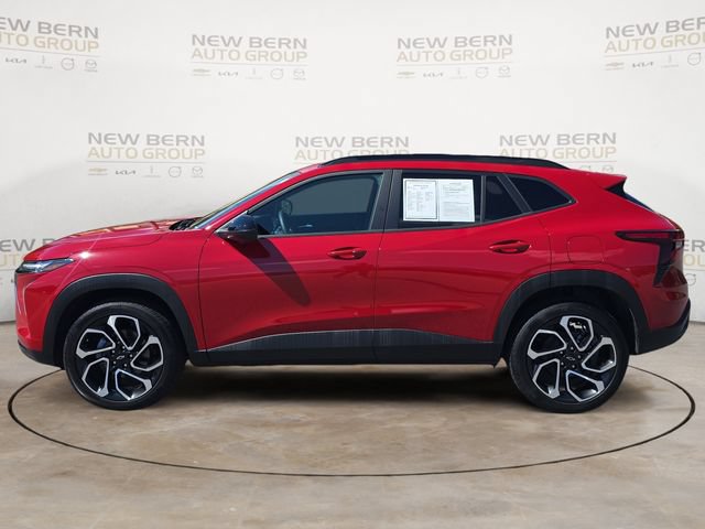 Used 2026 Chevrolet Trax RS FWD image 2