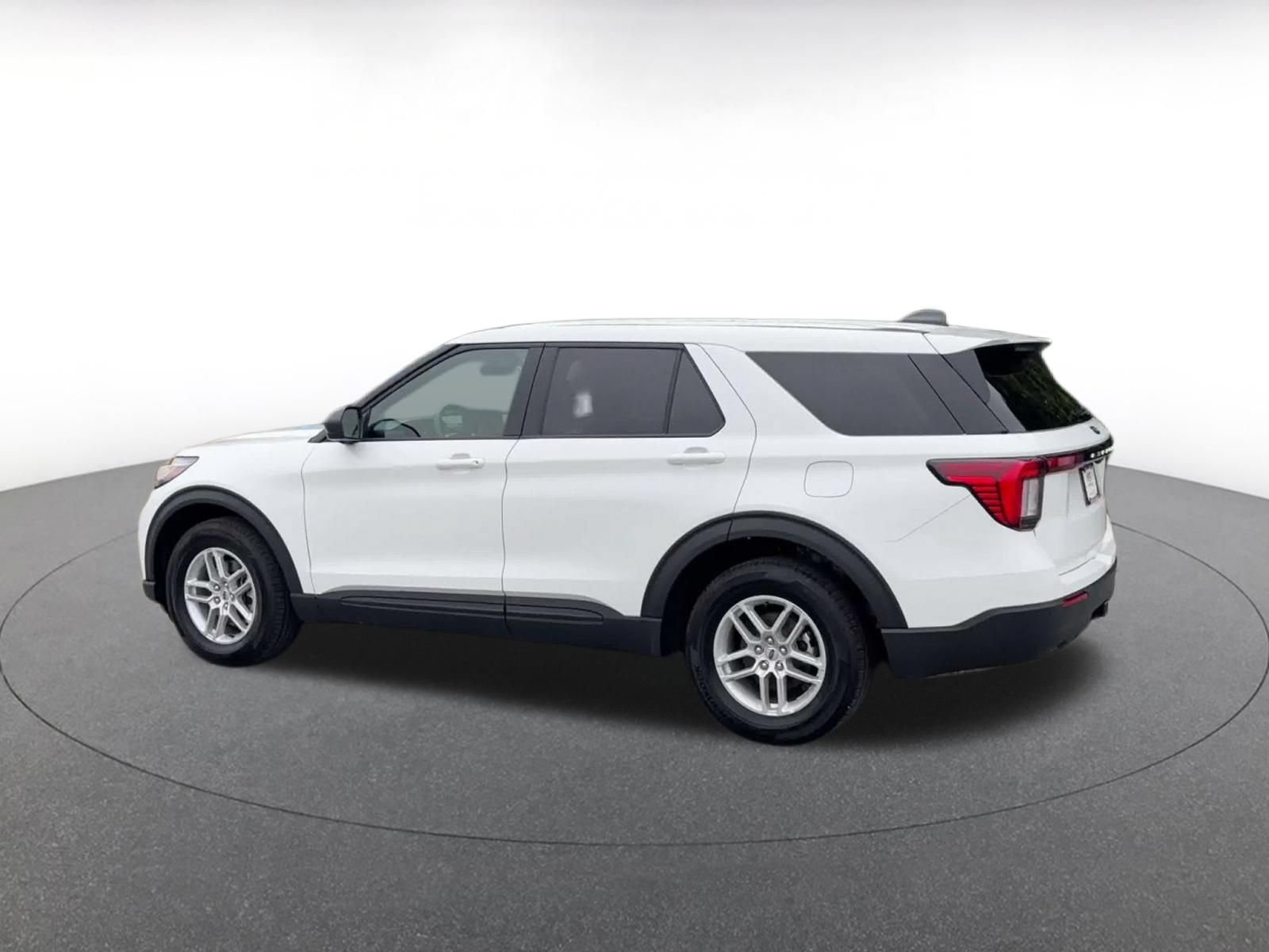 Used 2026 Ford Explorer Active AWD/4WD image 9