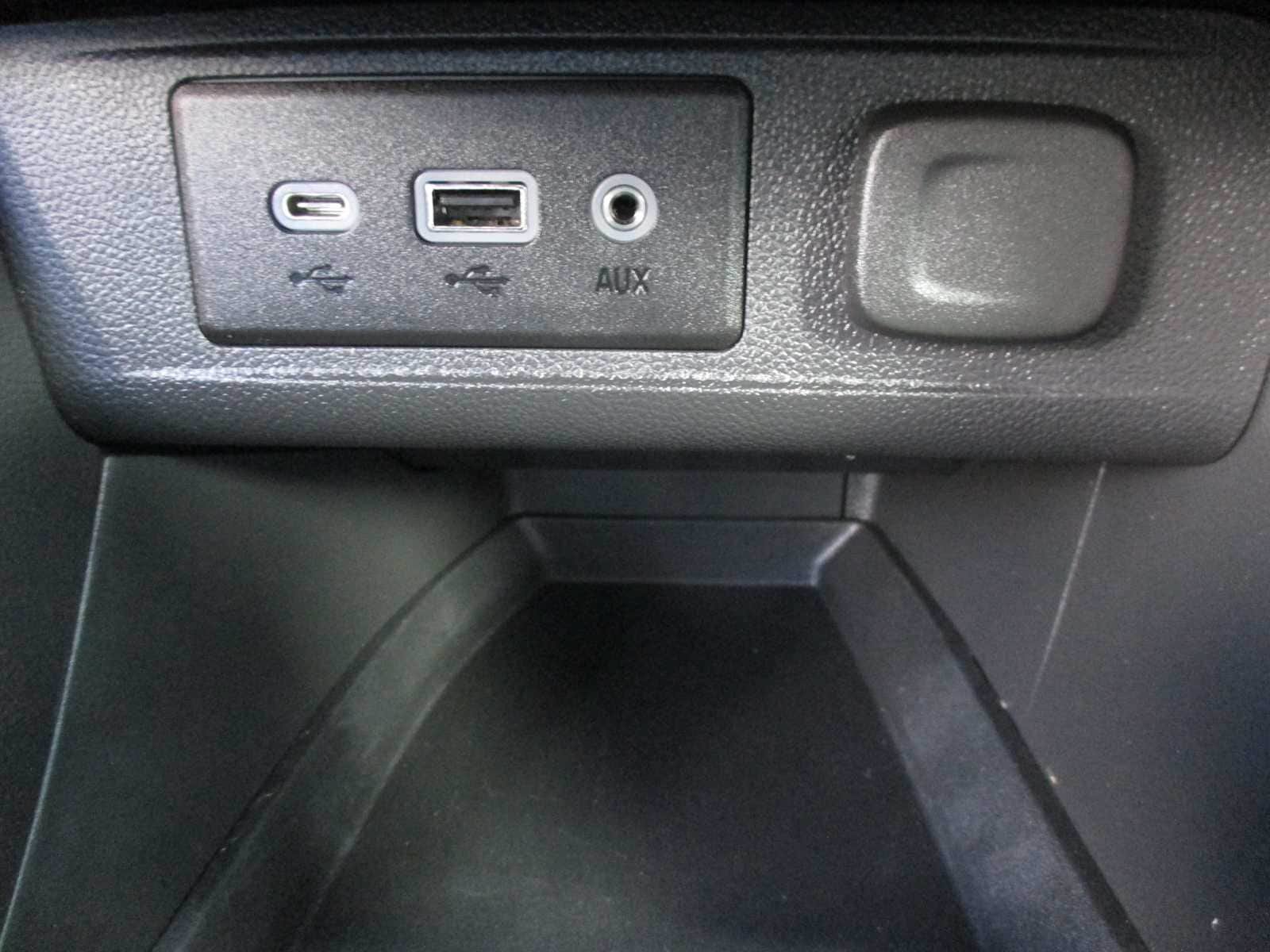 Used 2022 Buick Encore GX Preferred w/ Cold Weather Comfort Package FWD image 24